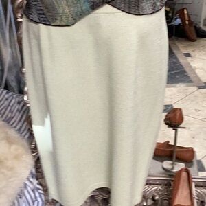 Fabulous St. John knit skirt in mint green elastic waist